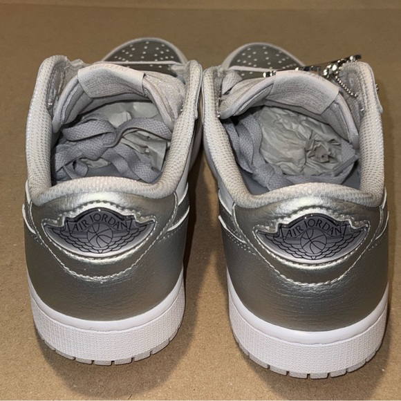 Nike Air Jordan 1 Retro Low OG Shoes Gray Metallic Silver CZ0790-002 Men's NEW - Picture 5 of 6